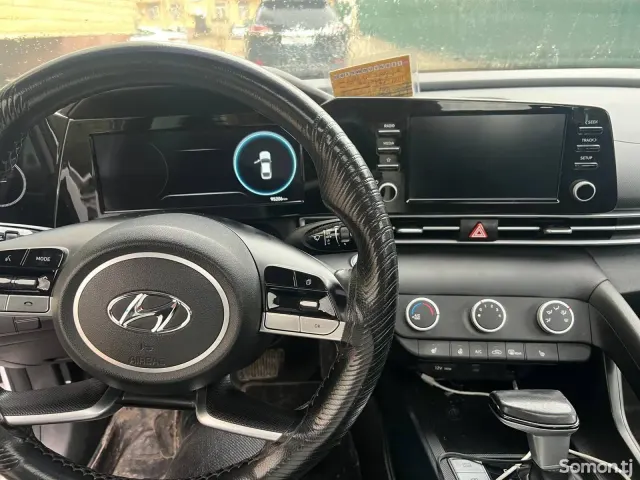 Hyundai Elantra 2023 · 2.0 AT