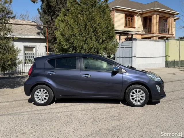 Toyota Aqua 2015 · 1.5 AT