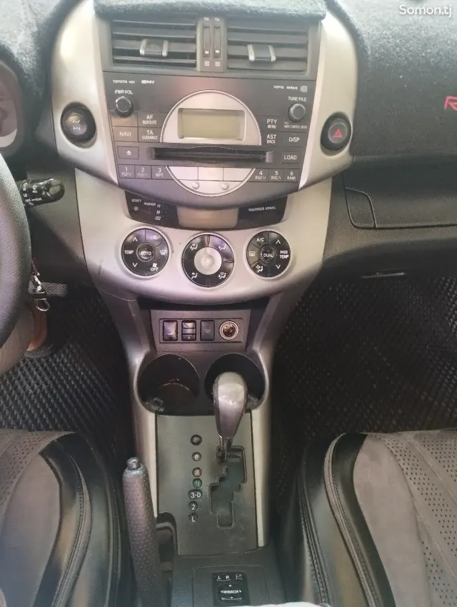 Toyota RAV 4 2007 · 2.4 AT