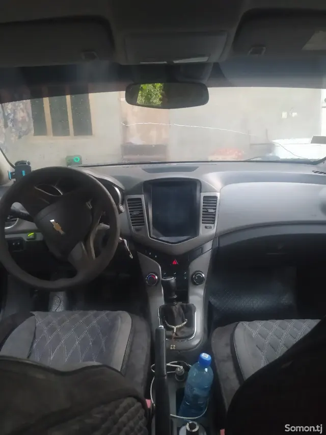 Chevrolet Cruze 2010 · 1.6 MT