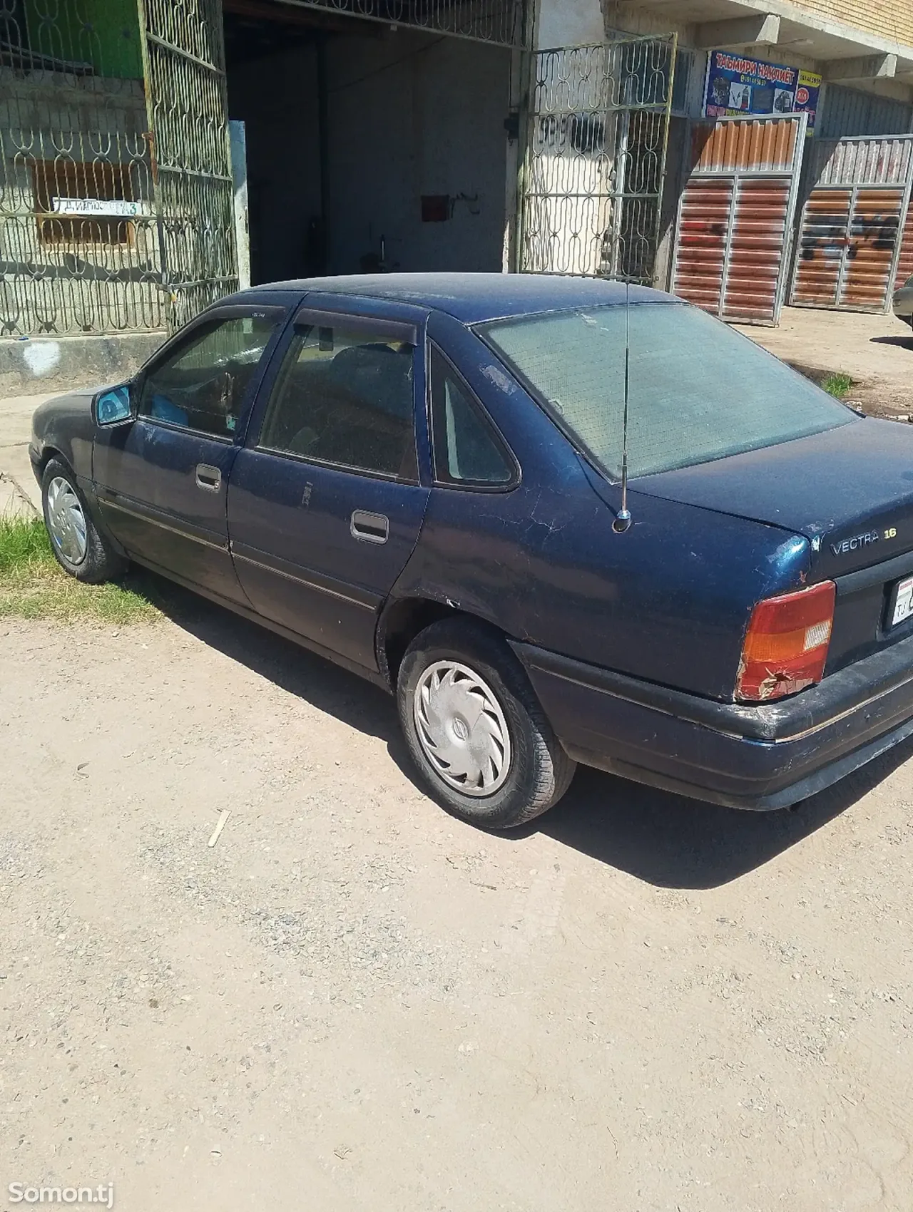 Opel Vectra A 1992 · 1.6 MT