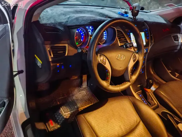 Hyundai Avante 2014 · 1.6 AT
