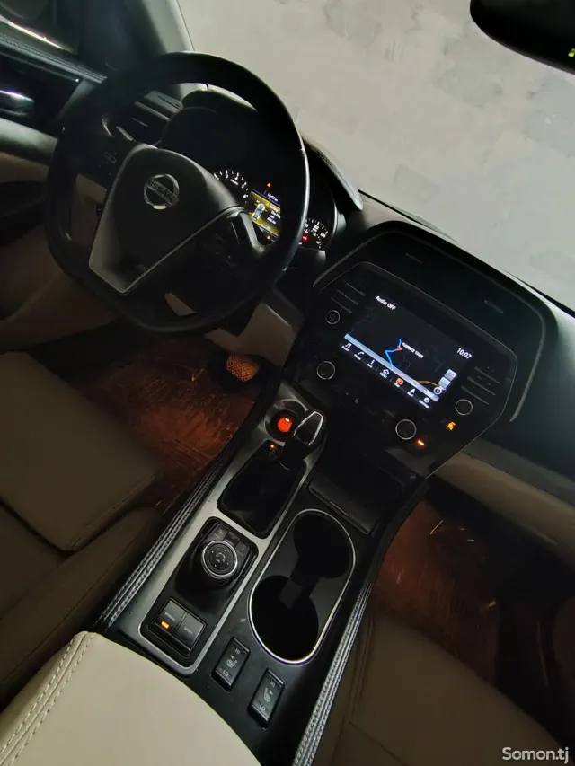 Nissan Maxima 2015 · 2.0 AT
