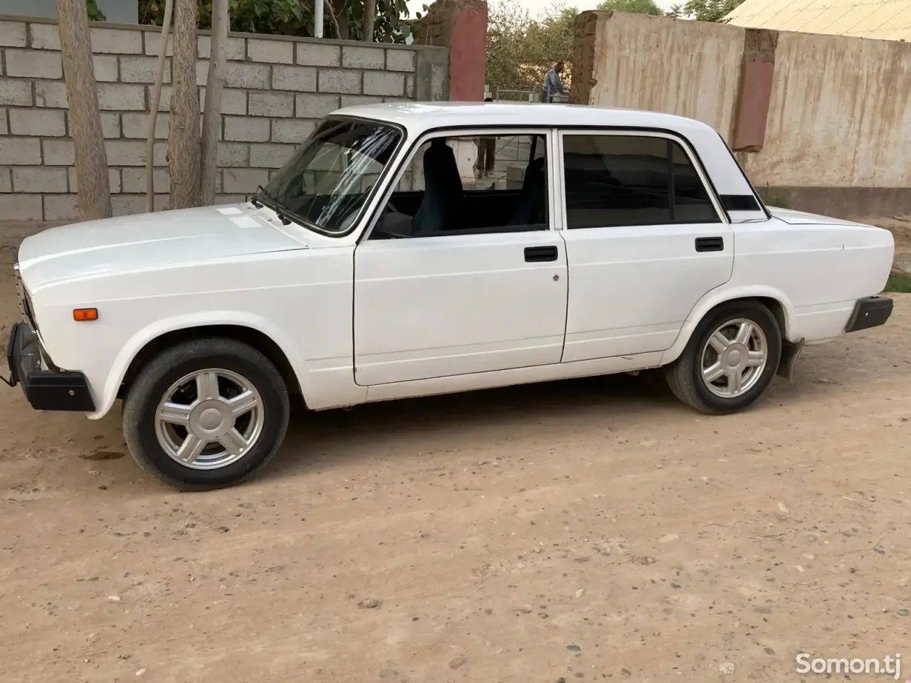 Lada (ВАЗ) 2107 2010 · 1.7 MT