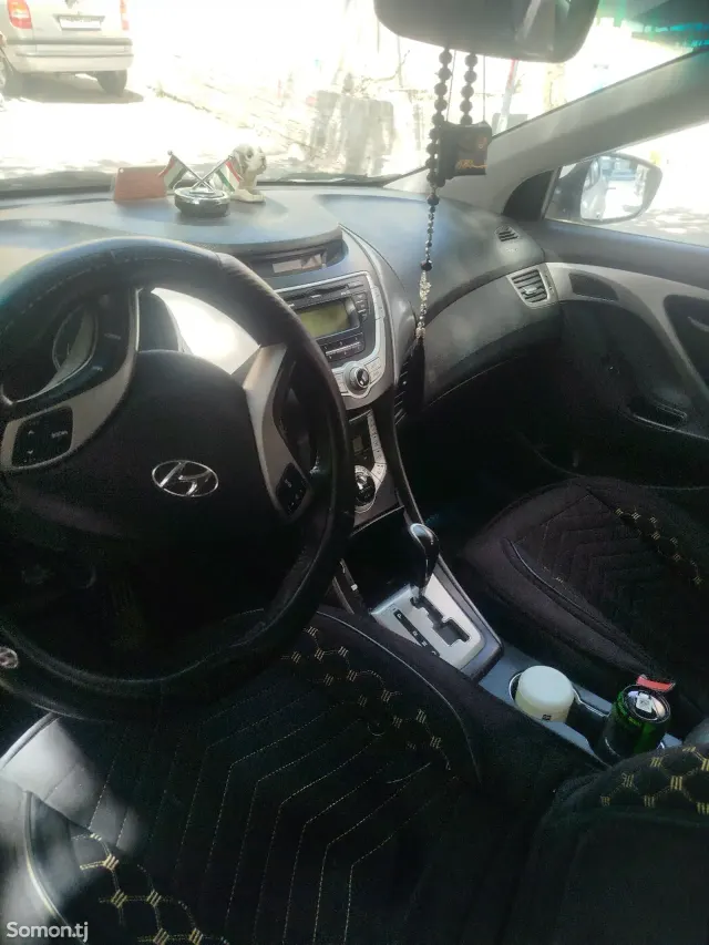 Hyundai Avante 2012 · 1.6 AT