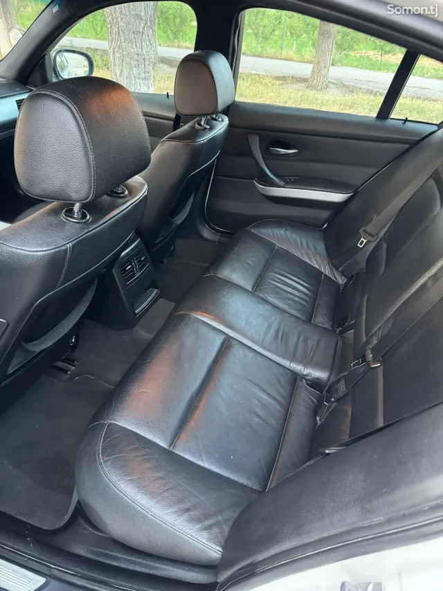 BMW 3 series 2010 · 2.0 AT