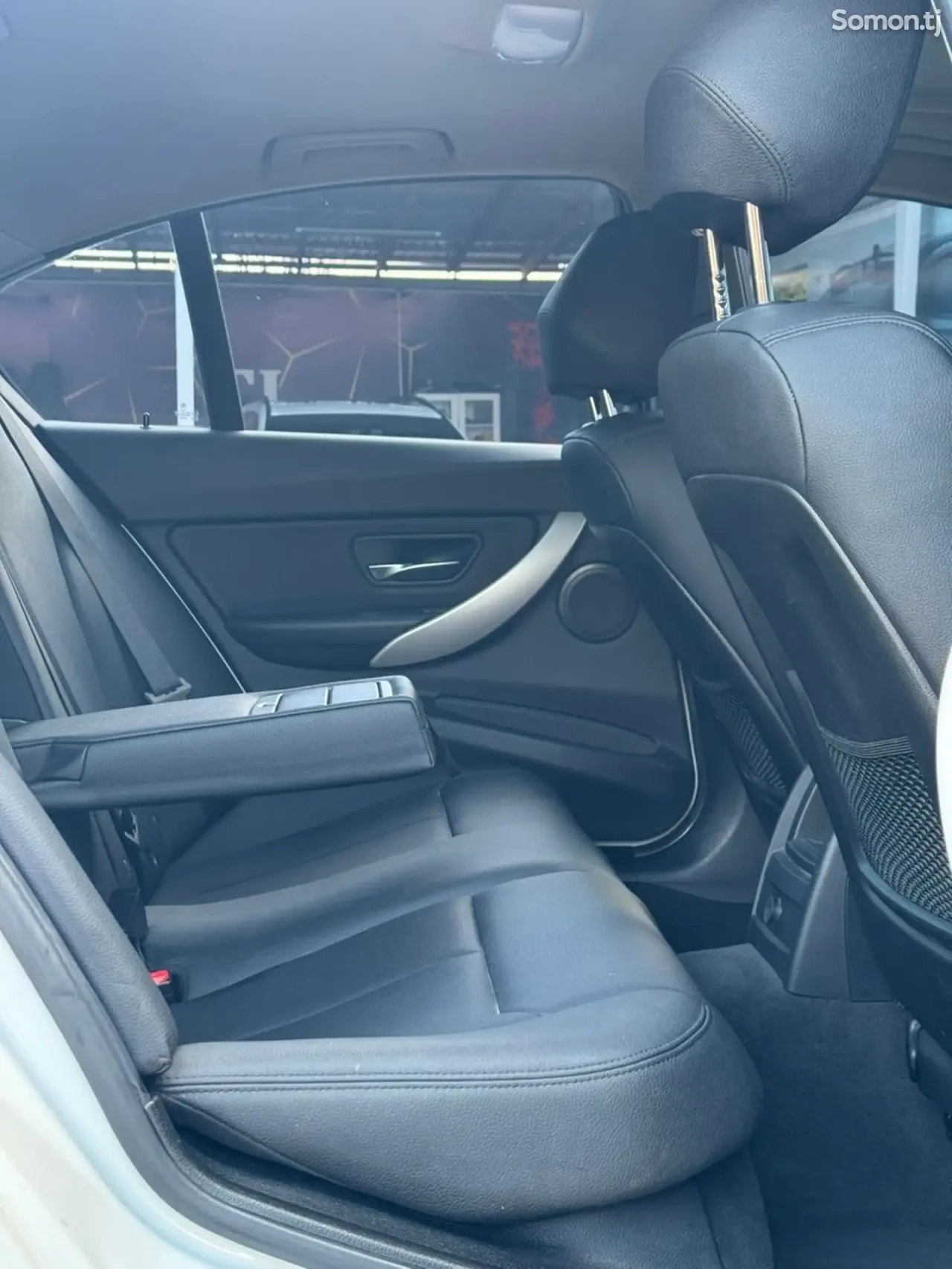 BMW 3 series 2016 · 2.0 AT