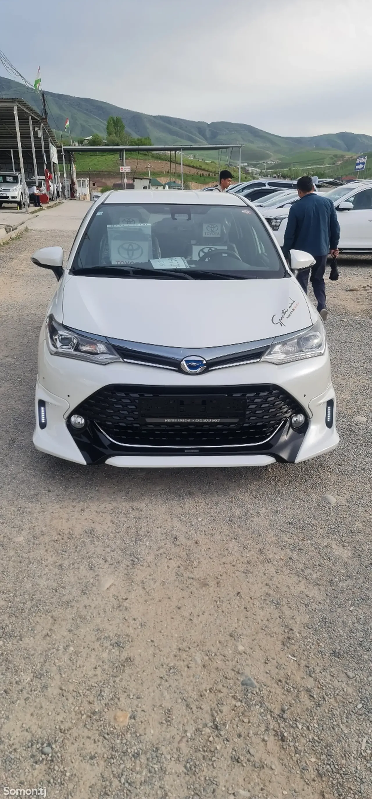 Toyota Fielder 2015 · 1.5 AT