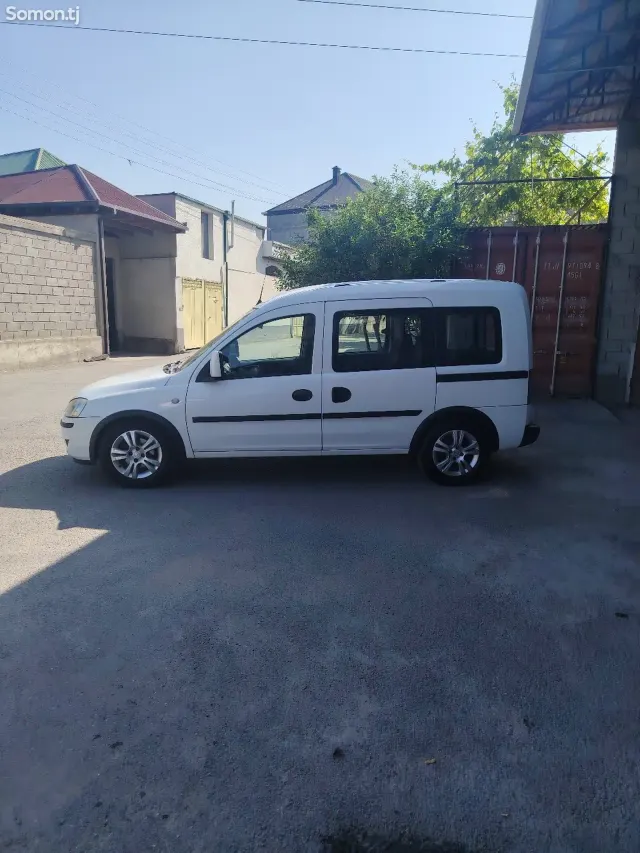 Opel Combo 2010 · 1.3 MT
