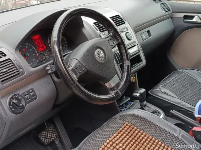 Volkswagen Touran 2008 · 1.4 AT