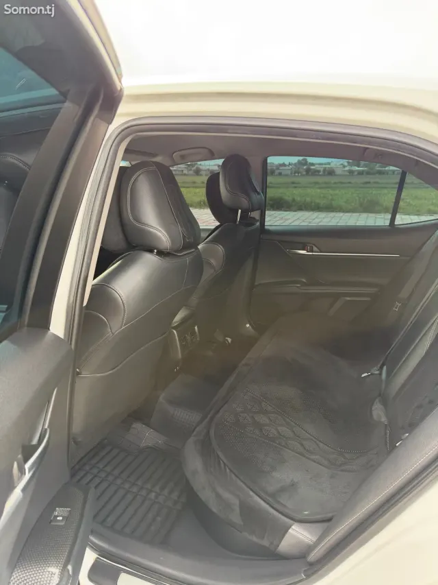 Toyota Camry 2018 · 2.5 AT