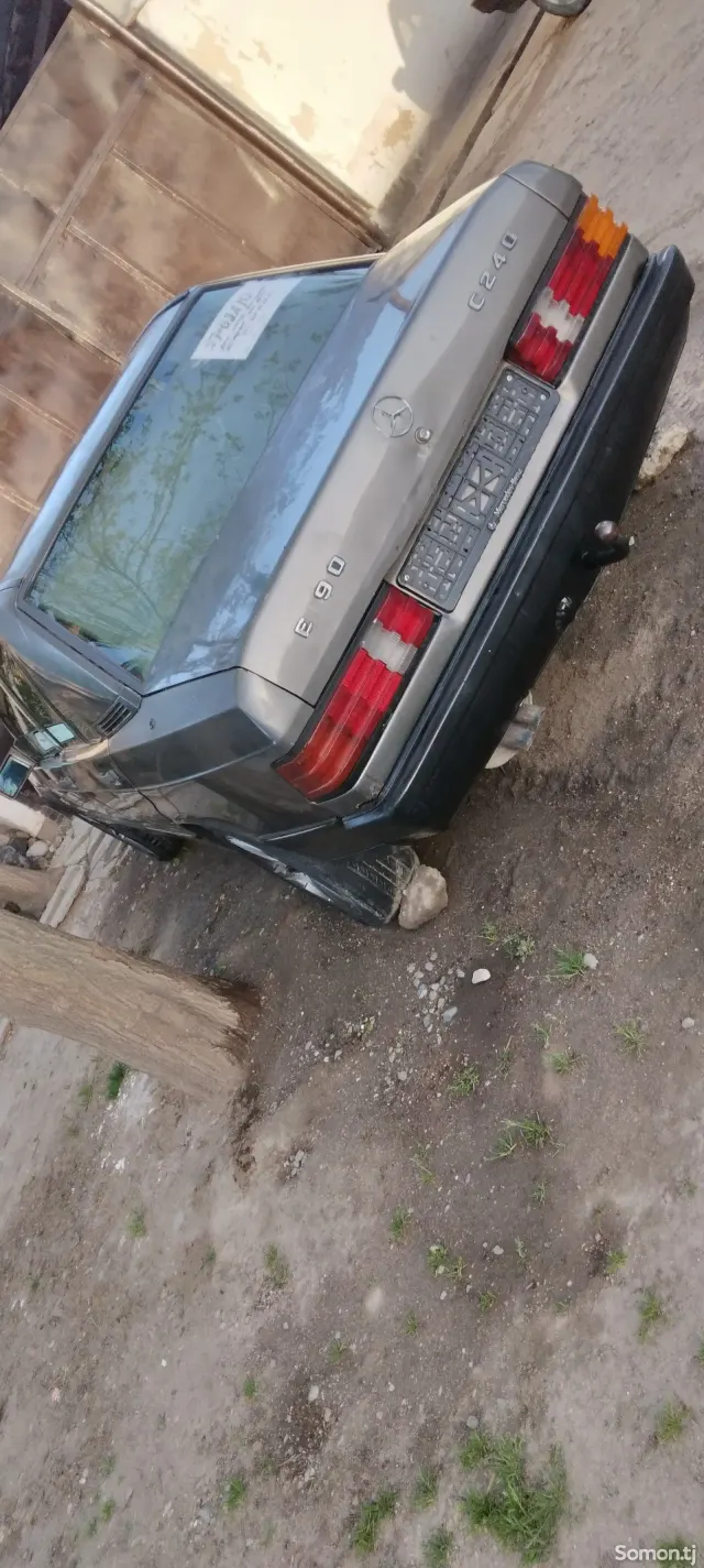 Mercedes-Benz W201 1987 · 1.8 MT