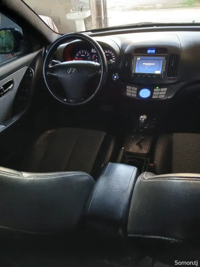 Hyundai Avante 2010 · 1.6 AT