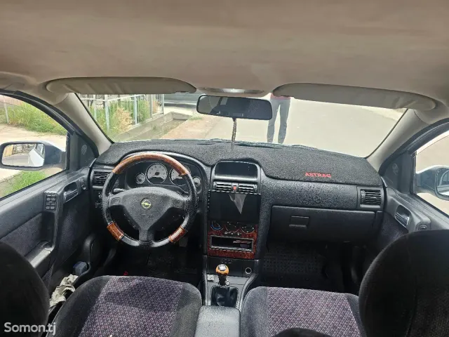 Opel Astra G 1998 · 1.6 MT
