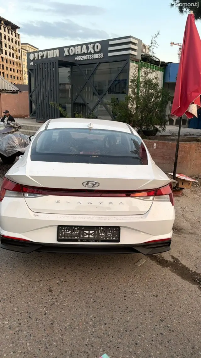 Hyundai Elantra 2022 · 1.6 AT