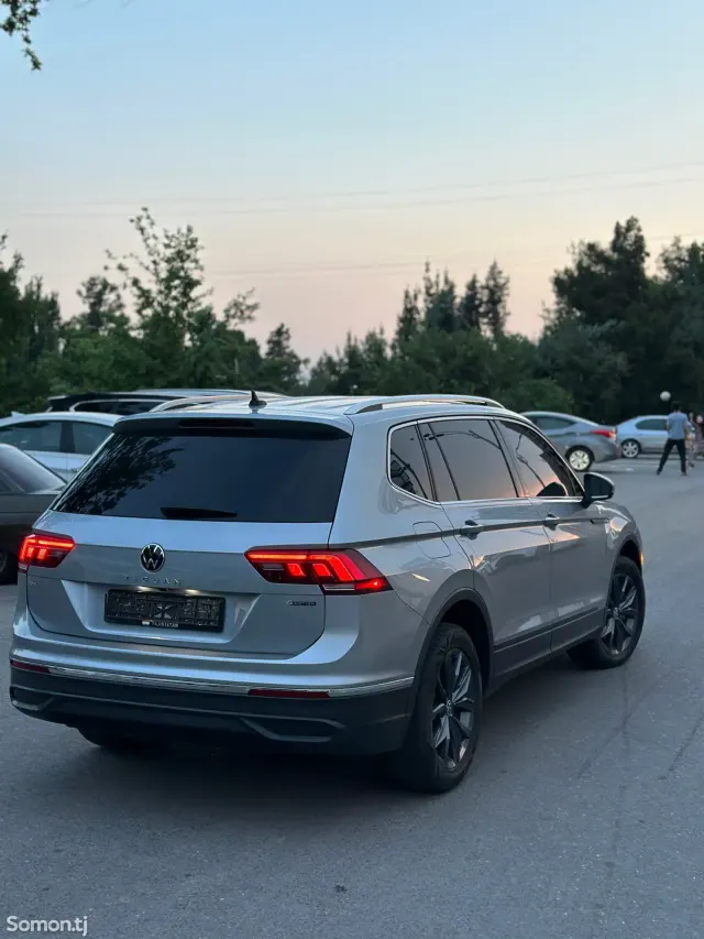 Volkswagen Tiguan 2023 · 2.0 AT