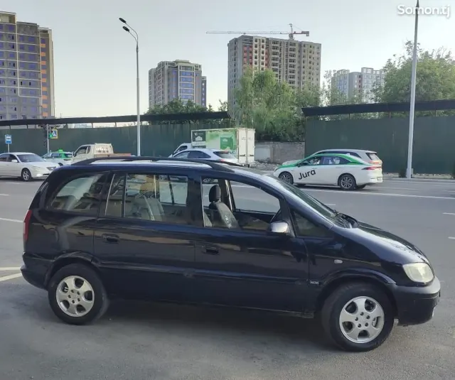 Opel Zafira 2003 · 1.6 MT