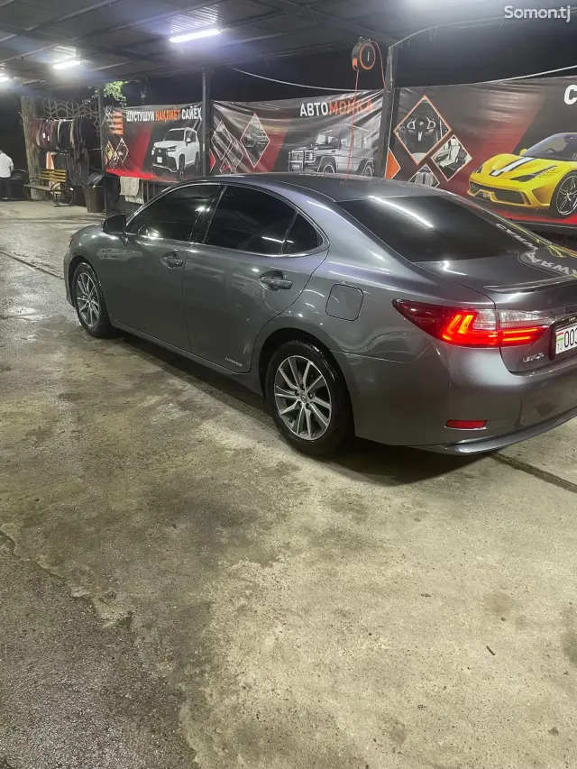 Lexus ES series 2017 · 2.5 AT