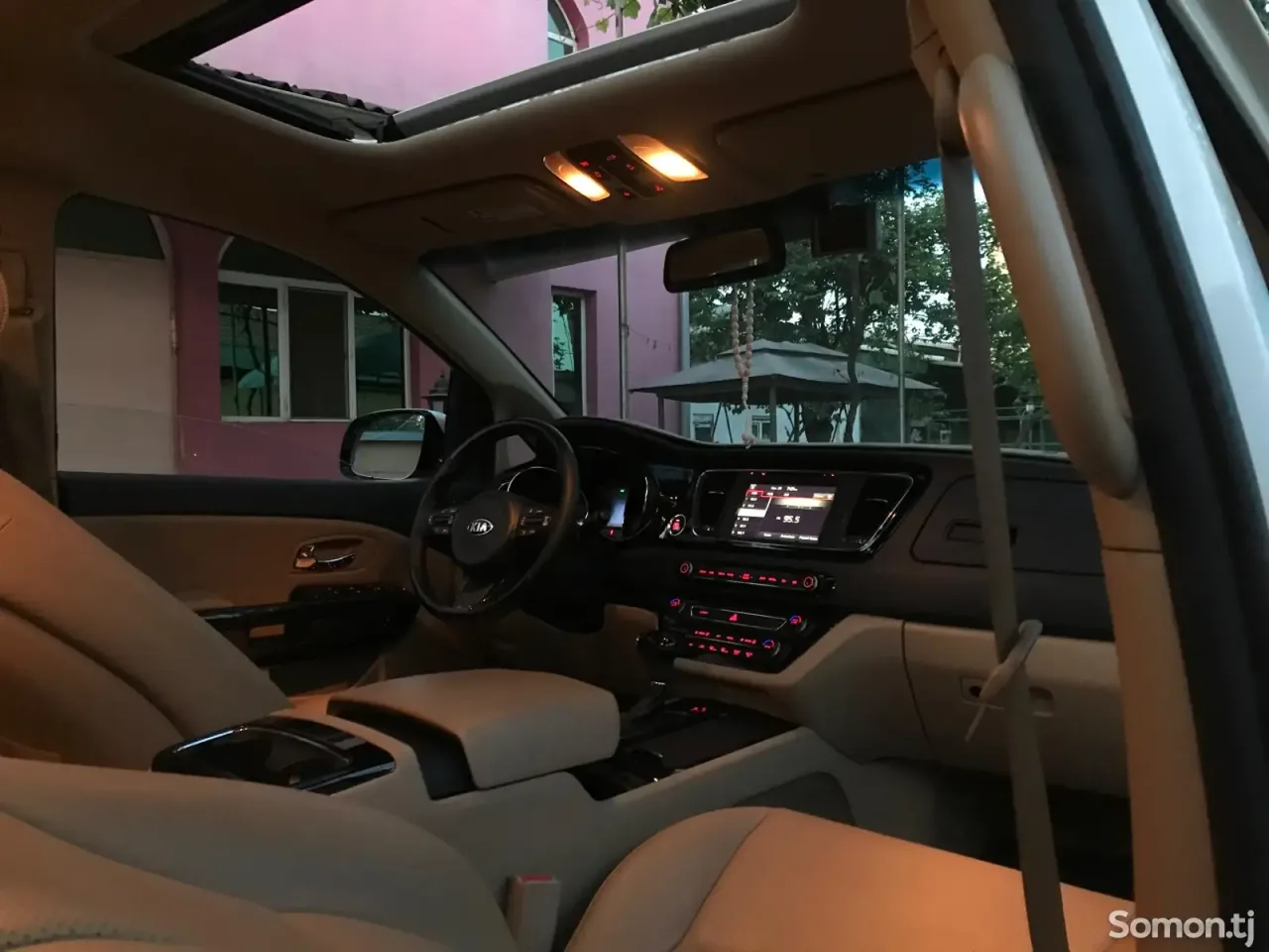 Kia Carnival 2016 · 2.2 AT