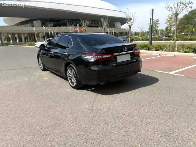 Toyota Camry 2018 · 2.5 AT