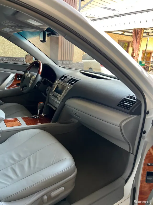 Toyota Camry 2010 · 2.5 AT