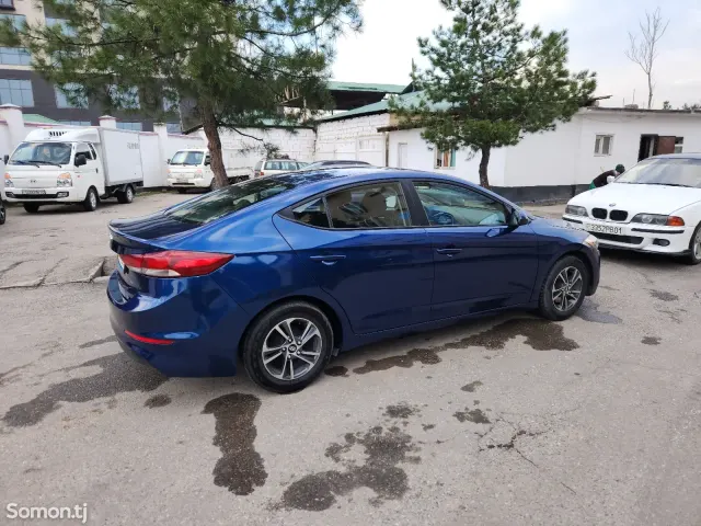 Hyundai Elantra 2017 · 2.0 AT