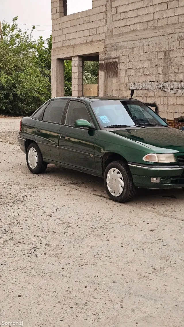 Opel Astra F 1996 · 1.6 MT