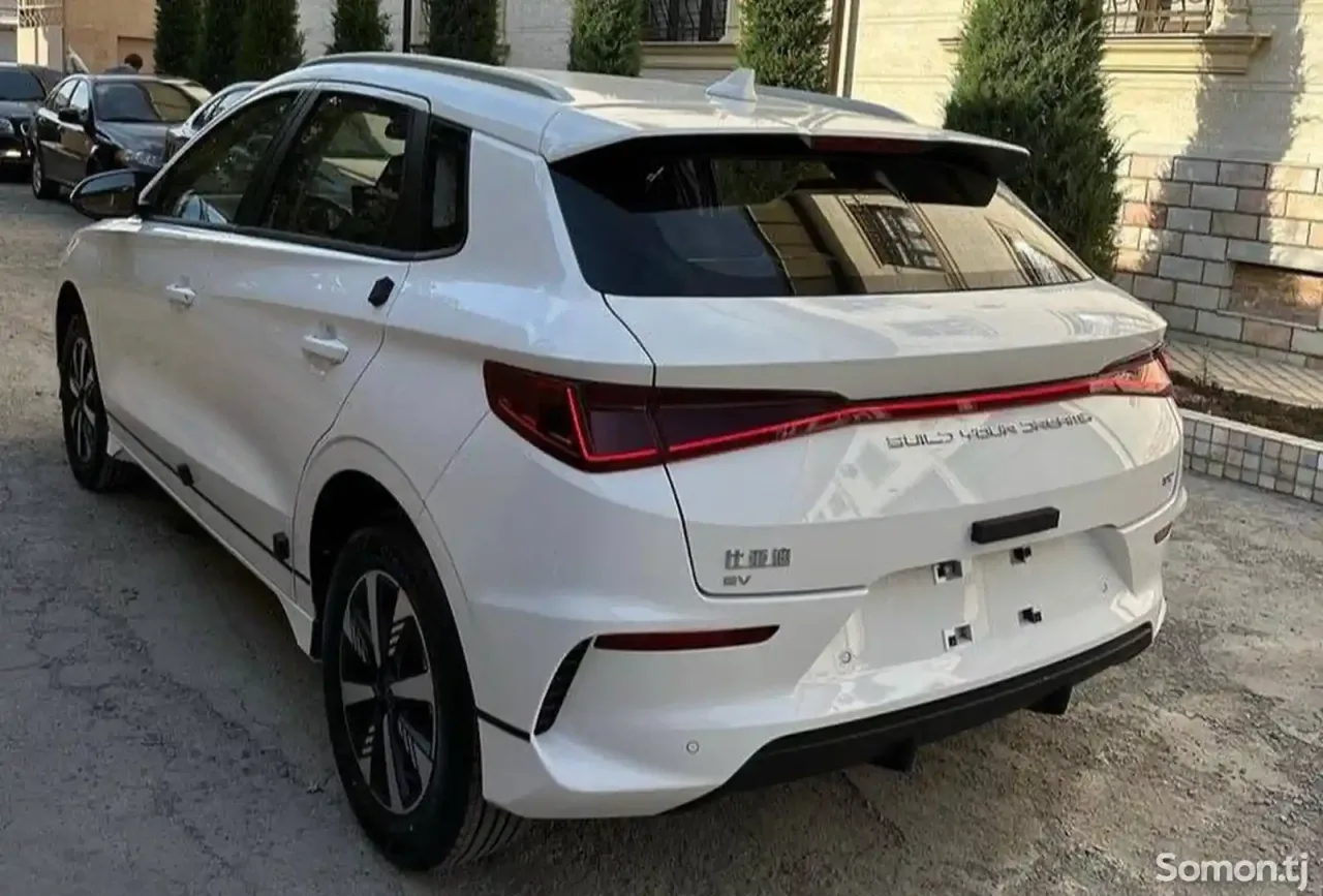BYD E2 2025 · AT