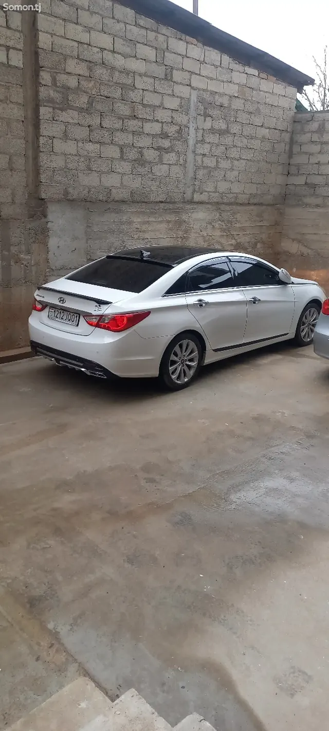 Hyundai Sonata 2011 · 2.4 AT