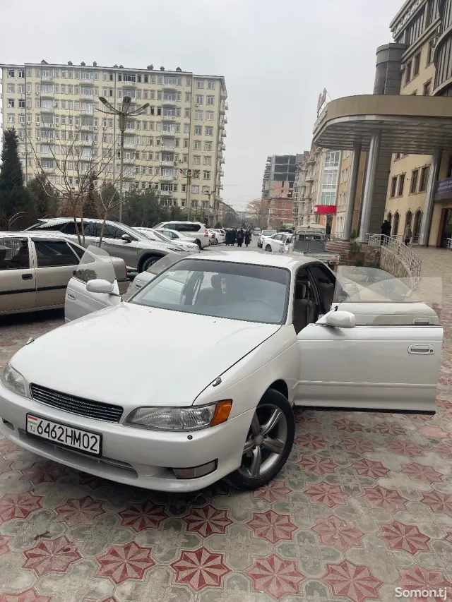 Toyota Mark II 1990 · 2.5 AT