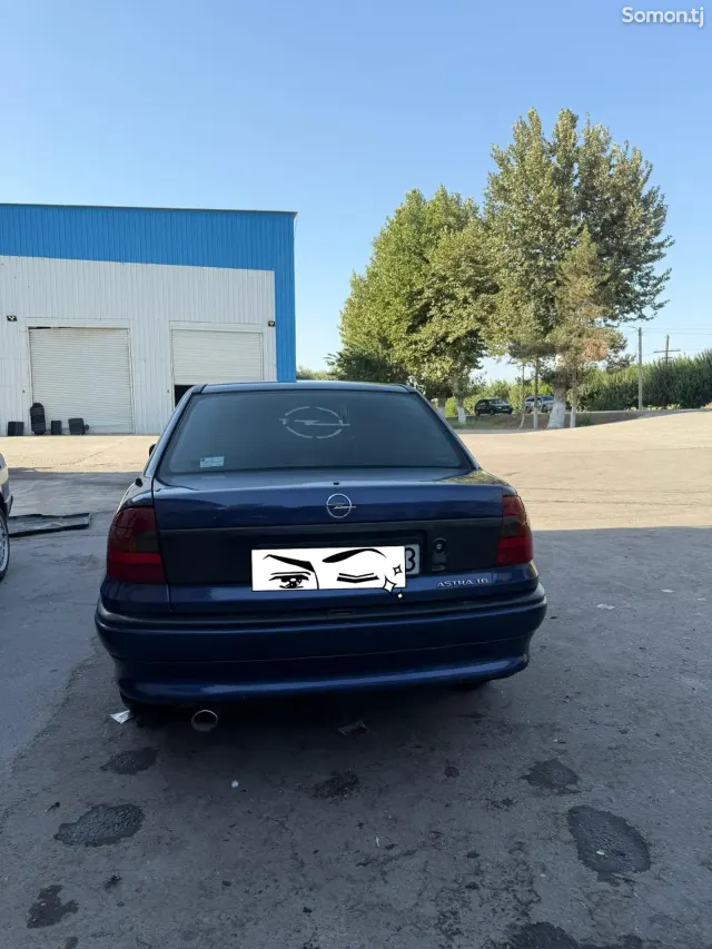 Opel Astra F 1995 · 1.6 MT