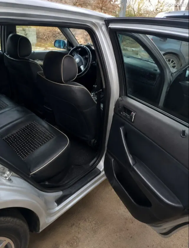Volkswagen Golf 2000 · 1.8 AT