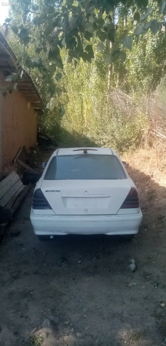 Mercedes-Benz C class 1995 · 2.3 MT