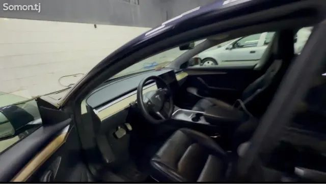 Tesla Model 3 2023 · AT
