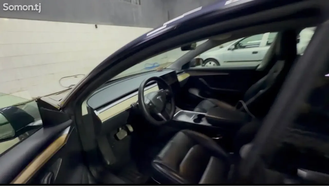 Tesla Model 3 2023 · AT
