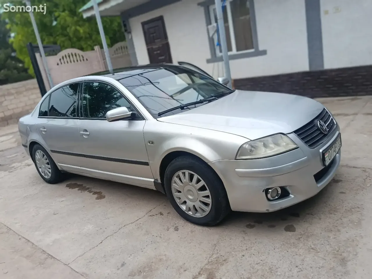 Volkswagen Passat 2003 · 1.8 MT