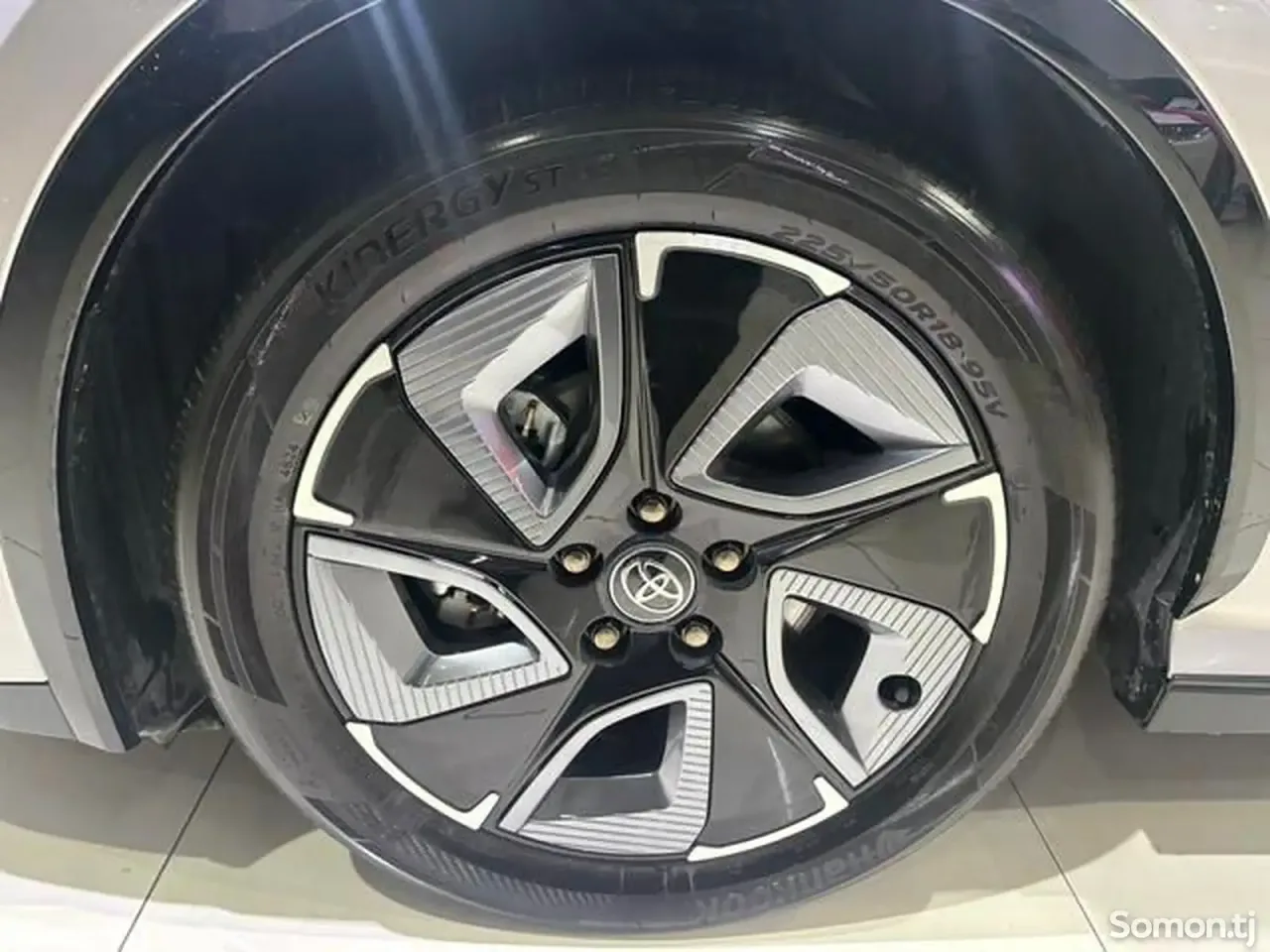 Toyota bZ3 2025 · AT