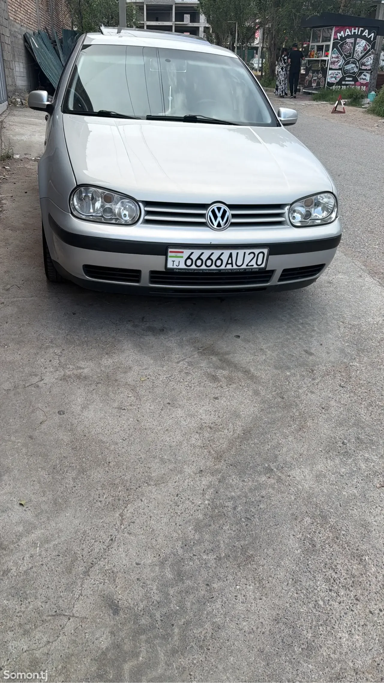 Volkswagen Golf 1999 · 1.6 AT