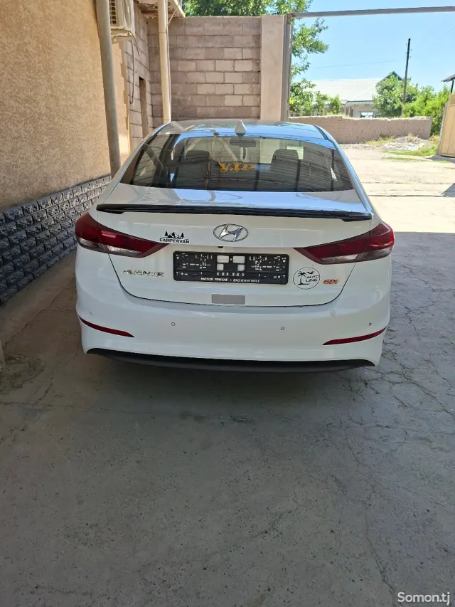 Hyundai Avante 2015 · 1.6 AT