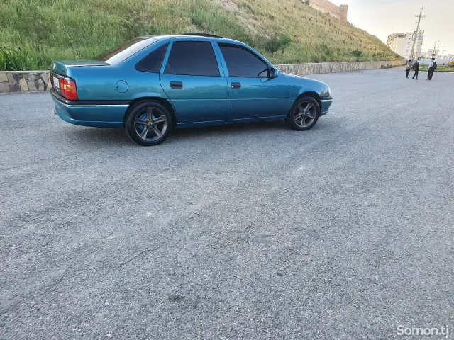 Opel Vectra A 1993 · 1.6 MT