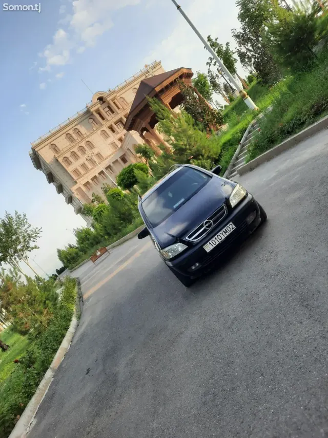Opel Zafira 2000 · 1.8 AT