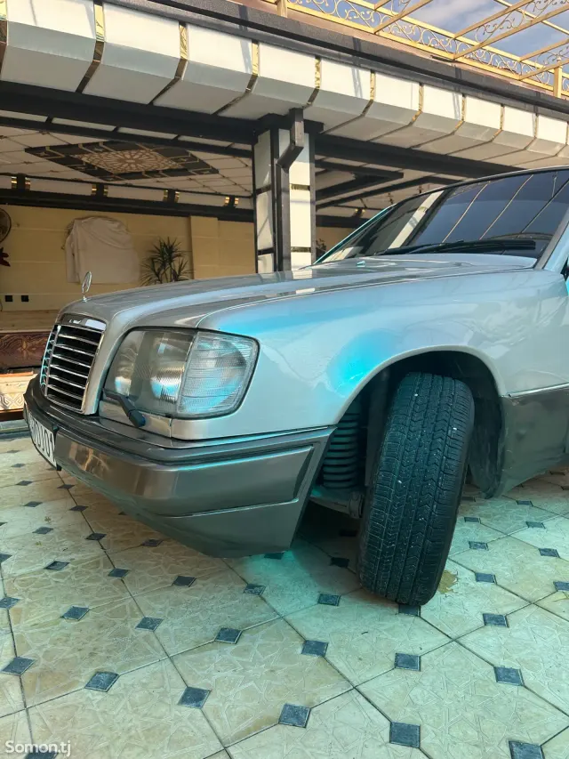 Mercedes-Benz E class 1994 · 2.0 AT