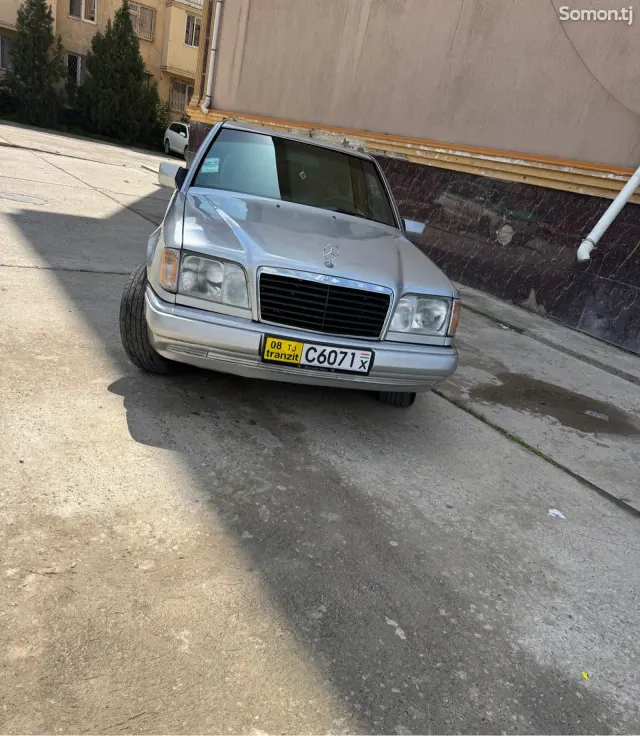 Mercedes-Benz W124 1992 · 2.0 MT