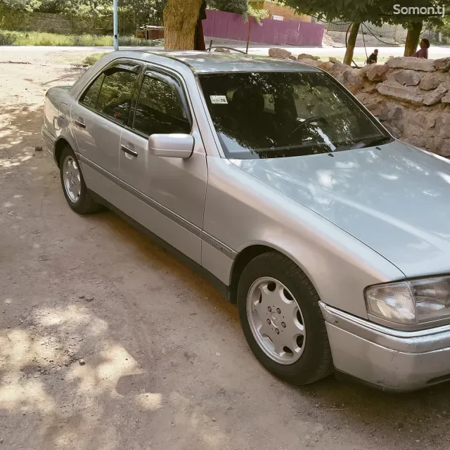 Mercedes-Benz CE class 1994 · 1.6 MT