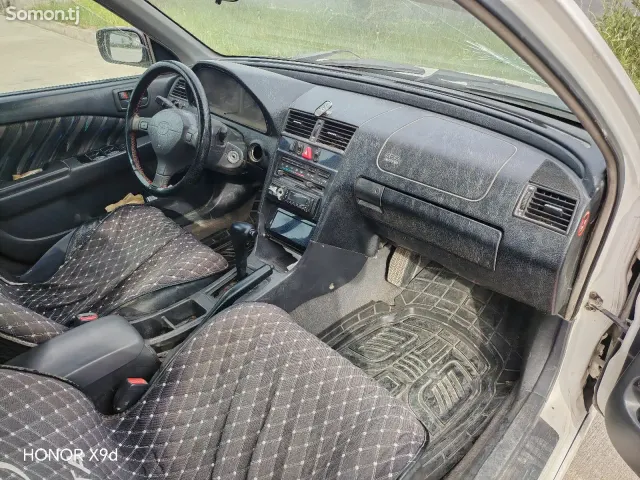 Toyota Carina 1999 · 1.8 AT