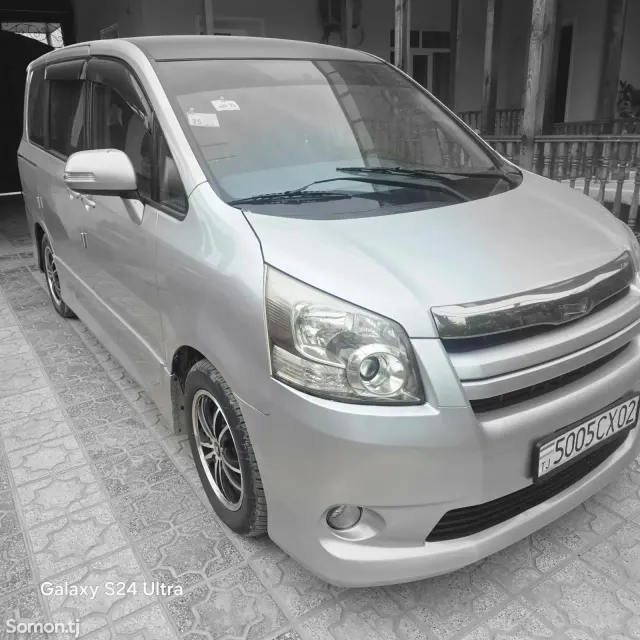Toyota Noah 2009 · 2.0 AT