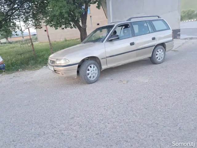 Opel Astra F 1998 · 1.6 MT