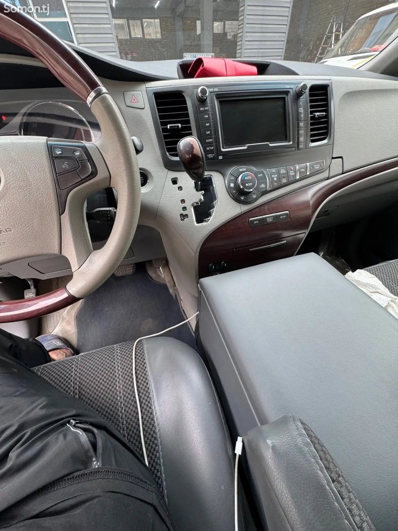 Toyota Sienna 2014 · 3.5 AT
