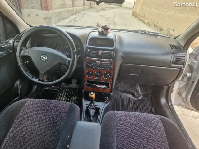 Opel Astra G 1999 · 1.6 MT