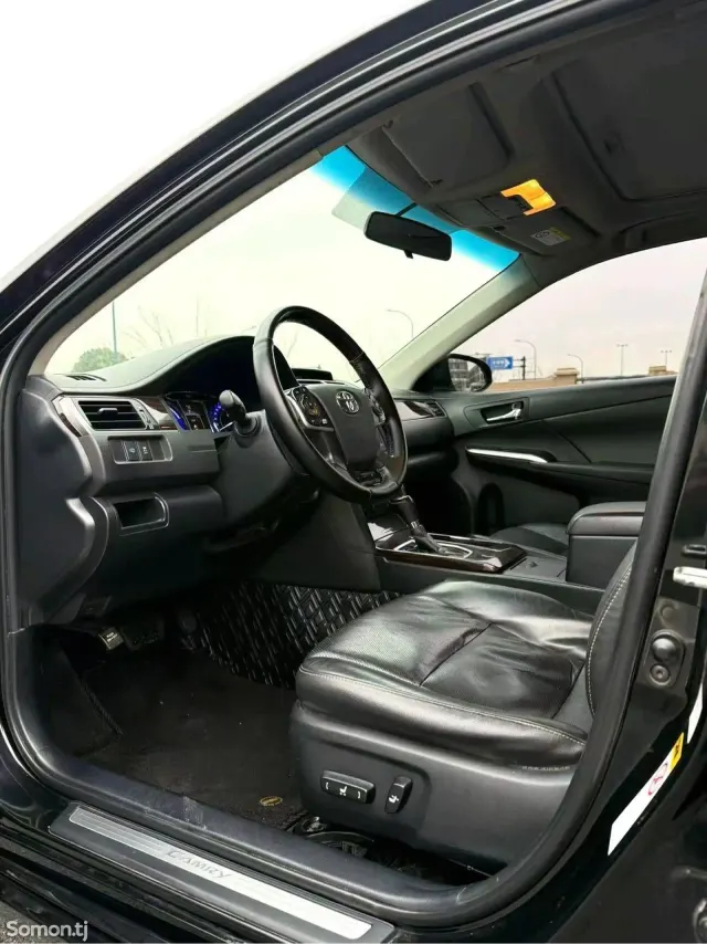 Toyota Camry 2017 · 2.5 AT